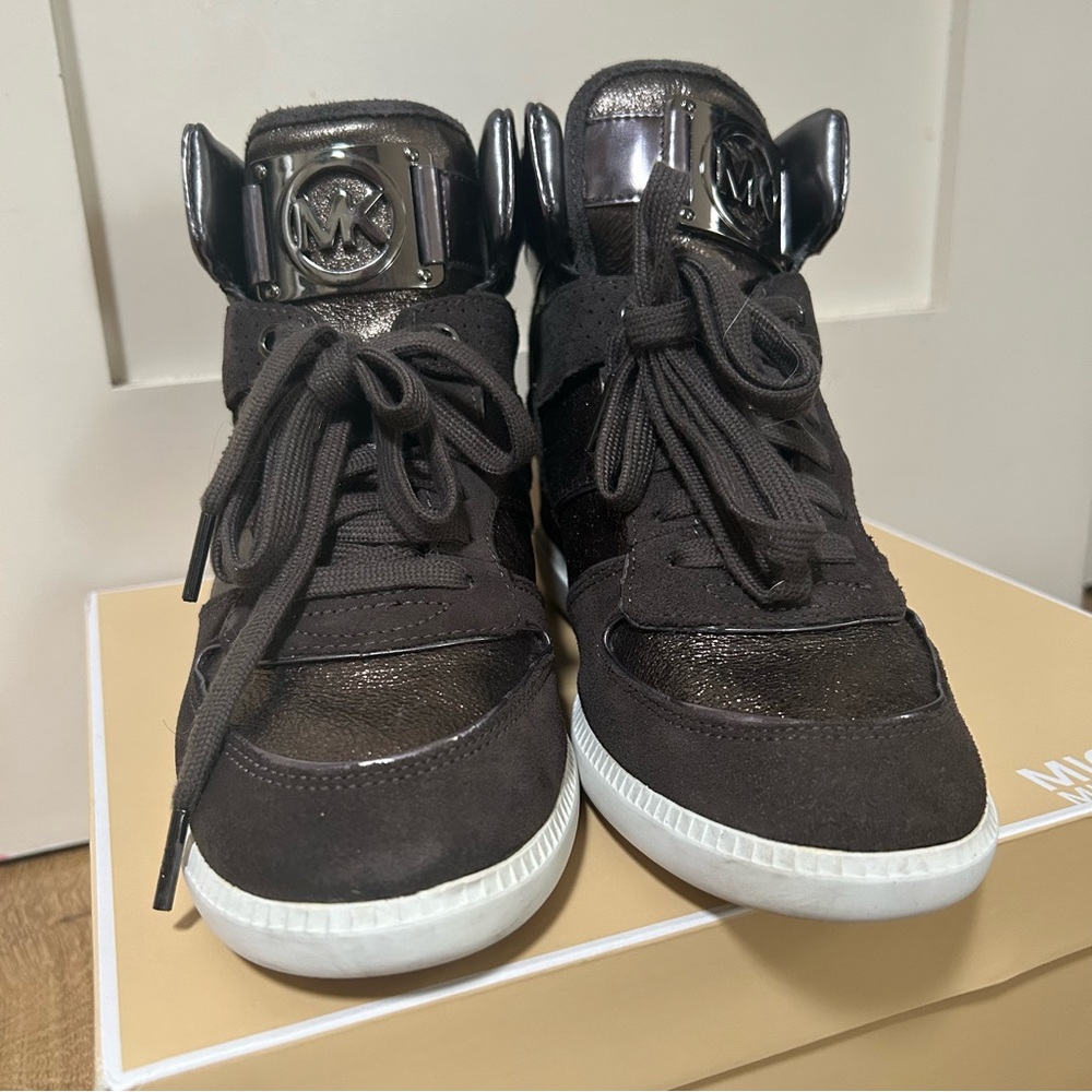 Michael Kors Nikko Sneakers 9.5 Brown Suede Metallic Lace Up Logo Wedge High Top - Picture 3 of 8